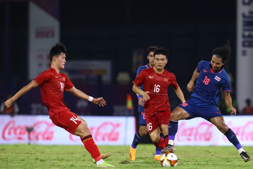 U-22 Việt Nam đá sân Olympic thiệt thòi hay bất lợi? ảnh 2