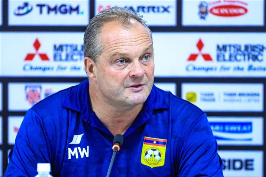 HLV Michael Weiss rời bóng đá Lào trở lại tuyển Philippines, HLV Arena Gugliermo ngồi ghế tuyển Lào và U-23. Ảnh: CTP