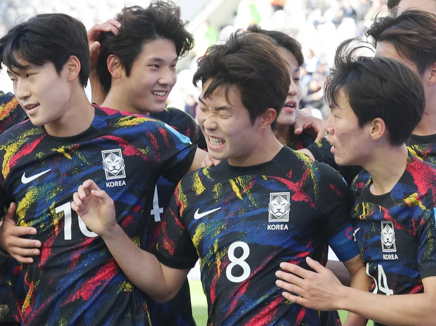 U-20 Hàn Quốc ăn mừng bàn san bằng 1-1 ở phút 24. Ảnh: AFC U-20 Hàn Quốc ăn mừng bàn san bằng 1-1 ở phút 24. Ảnh: AFC