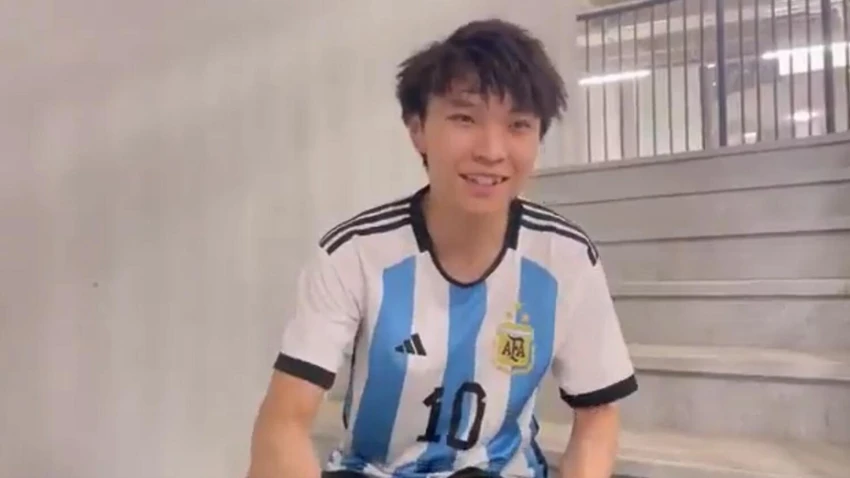 Fan này không bị bắt giam hay phạt sau trận đấu và tiết lộ sẽ thường xuyên đến Mỹ xem Messi thi đấu. Ảnh: K.T Fan này không bị bắt giam hay phạt sau trận đấu và tiết lộ sẽ thường xuyên đến Mỹ xem Messi thi đấu. Ảnh: K.T