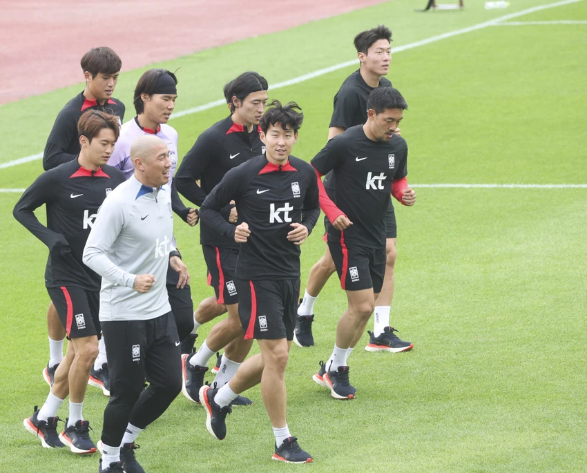 Son Heung-min bảo rằng, tiền không phải là vấn đề đối với anh anh còn nhiều việc phải làm ở Anh? Ảnh: K.H Son Heung-min bảo rằng, tiền không phải là vấn đề đối với anh anh còn nhiều việc phải làm ở Anh? Ảnh: K.H