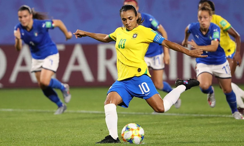 Nhớ lại ở Brazil thời phụ nữ đá bóng là bị bắt ảnh 1 Nhớ lại ở Brazil thời phụ nữ đá bóng là bị bắt ảnh 1