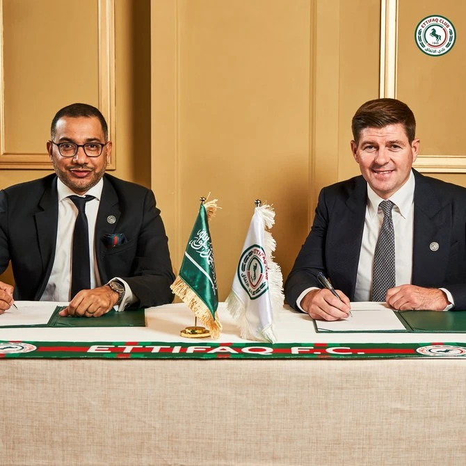 Steven Gerrard "rất chảnh" nhưng sau đó lại về Al Ettifaq. Ảnh: A.N