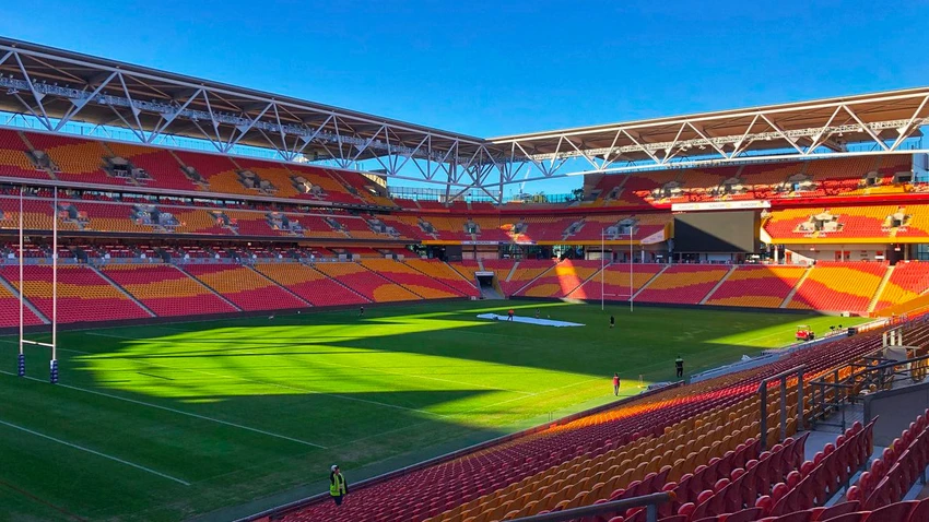 Sân Brisbane của Úc này cũng rất thoáng và có gam màu đẹp, sân có sức chứa 52.500 chỗ ngồi, đây cũng là sân đa năng để chơi bóng bầu dục, bóng đá, bóng đá kiểu Mỹ (bóng bầu dục có dùng chân) Sân Perth Rectangular cũng nằm ở Úc, cũng là sân đa năng, dùng cho bóng đá, bóng bầu dục, bóng đá kiểu Mỹ. Sân Hindmarch ở Adelaide, Úc có sức chứa chỉ 15 ngàn chỗ ngồi. Sân này sẽ diễn ra 5 trận World Cup 2023 chủ yếu là các trận vòng bảng, và một trận vòng 1/8. Eden Park có sức chứa 50 ngàn chỗ ngồi, chính là nơi tuyển VN thi đấu, trước mắt ở trận đầu ra quân gặp Mỹ lúc 8 giờ ngày 22-7. Eden Park nằm ở Auckland, thuộc đảo Bắc New Zealand. Cũng giống như Úc, các sân vận động của New Zealand thường dùng cho bóng đá, bóng bầu dục, bóng đá kiểu Mỹ. Sân Eden Park này không ngoại lệ. Eden Park còn là sân nhà của ba đội tuyển New Zealand gồm bóng đá, bóng chày, bóng bầu dục. Sân Willington có sức chứa 34.500 chỗ ngồi, nơi đây thường diễn ra những trận bóng đá, bóng bầu dục và bóng chày lớn. Sân Dunedine có sức chứa 30 ngàn chỗ ngồi, sẽ diễn ra sáu trận World Cup 2023, trong đó có trận tuyển Philippines gặp Thụy Sĩ. Sân Waikato có sức chứa 25 ngàn chỗ ngồi, nằm ở đảo Nam của New Zealand, hồi vòng Play off liên khu vực tranh vé vớt đi World Cup 2023, thì sân này diễn ra hai trận đấu, sân này tổ chức 5 trận vòng bảng World Cup 2023.