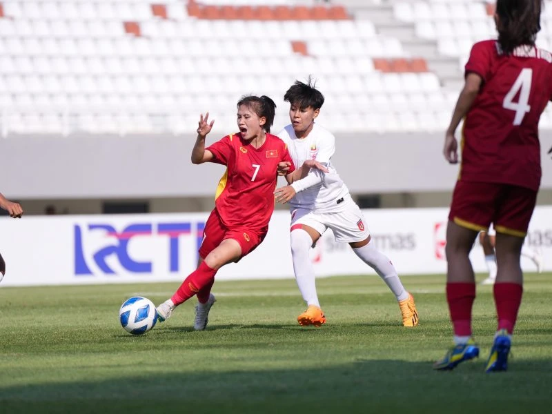 Một cuộc ngược dòng thắng Myanmar 2-1 qua 120 phút đầu thách thức của các cô gái U-20 Việt Nam. Ảnh: VFF