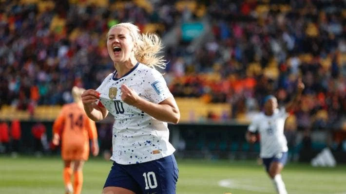 Đội trưởng Lindsey Horan san bằng 1-1 cho Mỹ ở phút 62. Ảnh: HTM Đội trưởng Lindsey Horan san bằng 1-1 cho Mỹ ở phút 62. Ảnh: HTM