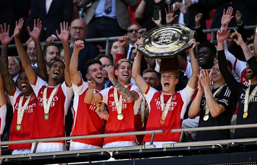 Lâu lắm rồi Arsenal mới có danh hiệu trở lại. Ảnh: AFP