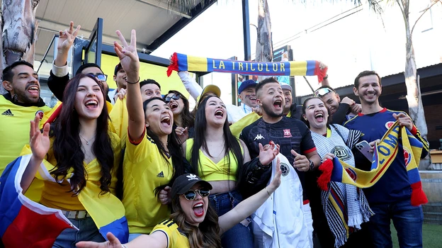 Fan nữ La tinh là luôn "quậy tới bến" tại World Cup. Pha ăn bàn của Catalina Usme vào lưới Jamaica. Catalina Usme, tác giả bàn thắng duy nhất trận Colombia-Jamaica đưa đội vào tứ kết. Người hùng Catalina Usme gào thét mừng bàn thắng. Cầu thủ Jamaica buồn khi cuộc hành trình của họ kết thúc. Ở vòng bảng, họ cầm hòa Pháp, cầm hòa và loại Brazil...rất ngoan cường. Fan Colombia sẽ tiếp tục đổ đến Úc cổ vũ đội nhà gặp nhà vô địch châu Âu-Anh ở tứ kết World Cup.