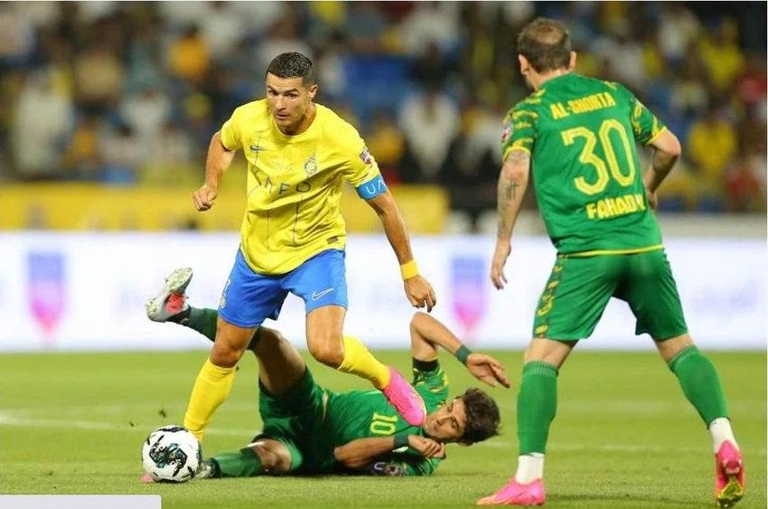 Đăng một dòng trạng thái lên Instagram, "lúa vào" tài khoản Ronaldo 3,32 triệu USD. Ảnh: K.T Đăng một dòng trạng thái lên Instagram, "lúa vào" tài khoản Ronaldo 3,32 triệu USD. Ảnh: K.T