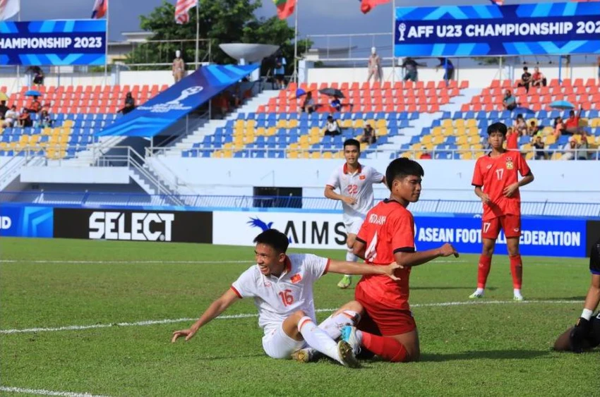 Pha ra chân cận thành của Minh Khoa giúp VN mở điểm ở phút 23. Ảnh: Thể thao 247 Pha ra chân cận thành của Minh Khoa giúp VN mở điểm ở phút 23. Ảnh: Thể thao 247
