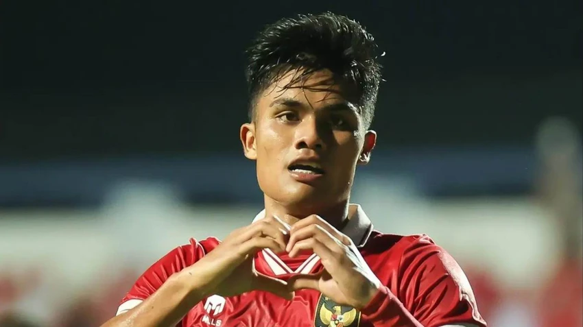 Aharn có cú ném biên cực kỳ lợi hại mà Thái Lan hai lần là nạn nhân từ chung kết SEA Games 32 đến trận bán kết này. Ảnh: Bola
