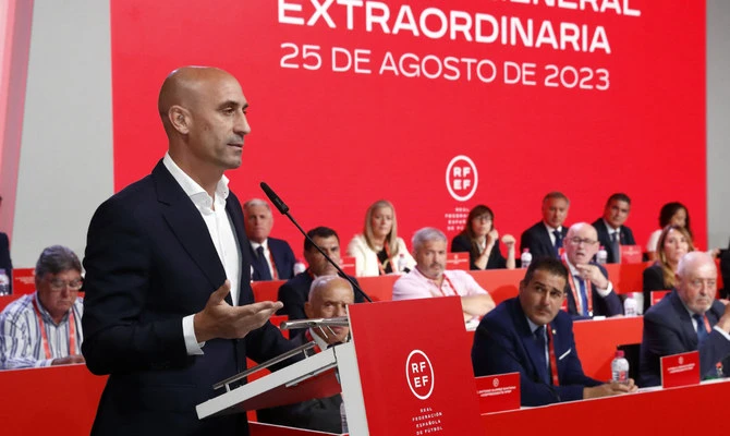Chủ tịch Luis Rubiales, 45 tuổi trần tình trong cuộc họp khẩn của LĐBĐ Tây Ban Nha. Ảnh: AFP Chủ tịch Luis Rubiales, 45 tuổi trần tình trong cuộc họp khẩn của LĐBĐ Tây Ban Nha. Ảnh: AFP