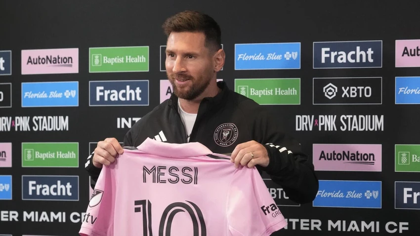 Theo Neymar thì bây giờ Messi đang sống hạnh phúc như thiên đường ở Inter Miami. Ảnh: AFP Theo Neymar thì bây giờ Messi đang sống hạnh phúc như thiên đường ở Inter Miami. Ảnh: AFP