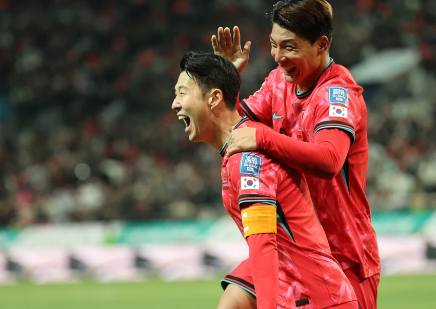 Son Heung-min ăn mừng bàn thắng vào tuyển Thái Lan, nhưng sau đó Thái Lan có trận hòa 1-1 nhờ bàn thắng của Suphanat. Ảnh: Getty
