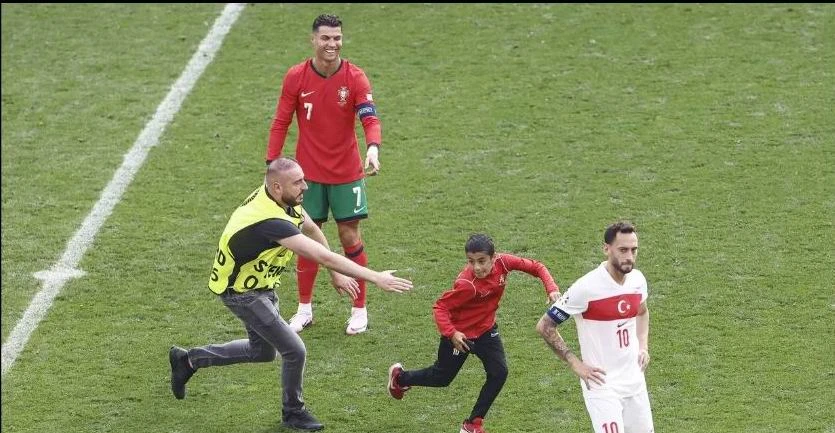 Ronaldo-bi-thay-mang-2.jpg