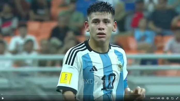 Claudio Acheverry được mệnh danh là 'Messi đệ nhị', 18 tuổi khoác áo Olympic Argentina. Ảnh: FIFA