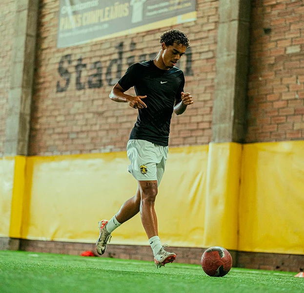 Con-trai-Ronaldinho-1.jpg