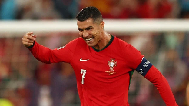 Ronaldo-can-moc.jpg