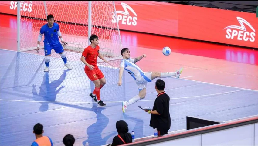 Cuu- HLV- U-20- Viet-nam-4.jpg