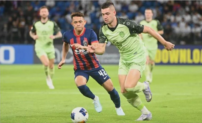 Tuyển thủ Arif Aiman, 21 tuổi (42, JDT) chơi rất xuất sắc. Ảnh: AFC