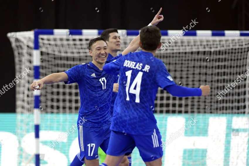 Tuyển futsal Kazakhstan cực mạnh lại có những ngôi sao gốc Brazil giúp futsal Việt Nam học hỏi rất nhiều.