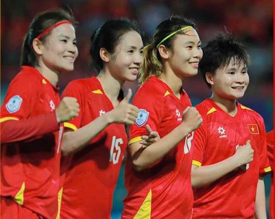 Tuyển Việt Nam và Thái Lan chia nhau ngôi nhất, nhì bảng
