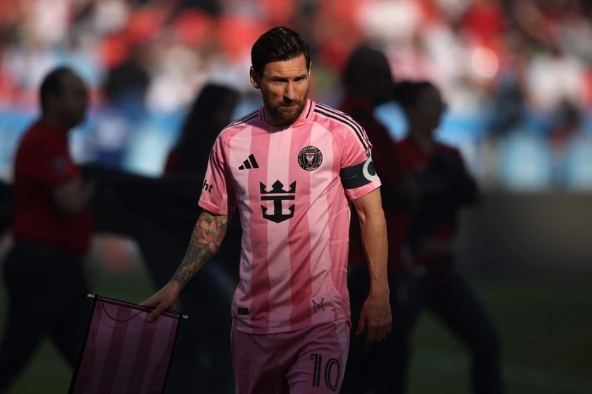 Messi- tro- lai.jpg