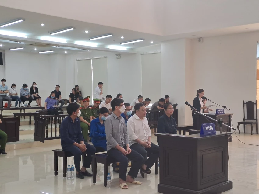 Các bị cáo tại phiên tòa. Ảnh: BT Các bị cáo tại phiên tòa. Ảnh: BT
