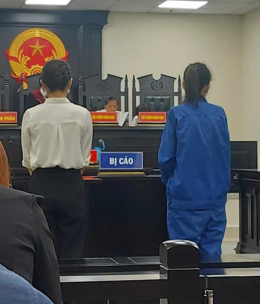 Hai bị cáo nghe tuyên án. Ảnh: CTV Hai bị cáo nghe tuyên án. Ảnh: CTV