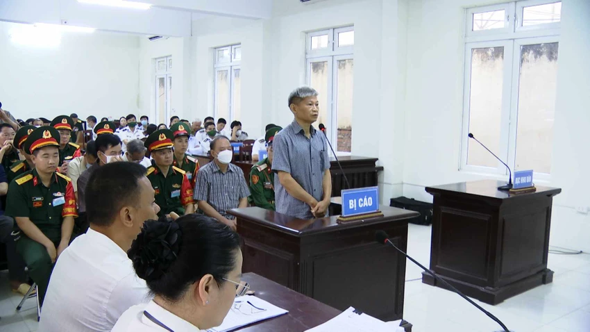 Năm vị tướng đã rút ruột 50 tỉ đồng để chia nhau. Ảnh: TTX Năm vị tướng đã rút ruột 50 tỉ đồng để chia nhau. Ảnh: TTX