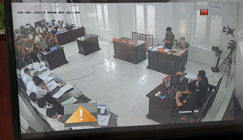 Đại diện VKS đề nghị mức án với các bị cáo. Ảnh chụp màn hình Đại diện VKS đề nghị mức án với các bị cáo. Ảnh chụp màn hình