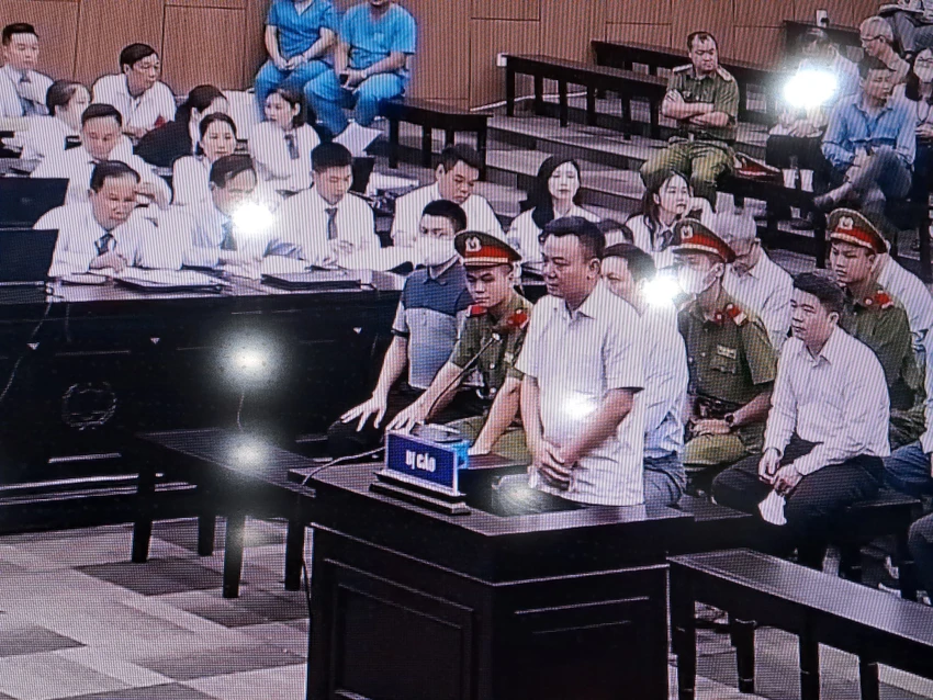 Cựu Phó Giám đốc Công an Hà Nội Nguyễn Anh Tuấn tại phiên tòa Cựu Phó Giám đốc Công an Hà Nội Nguyễn Anh Tuấn tại phiên tòa
