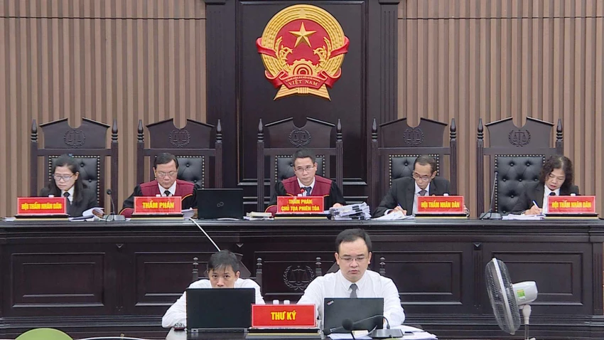 Hội đồng xét xử vụ án. Ảnh: CTV Hội đồng xét xử vụ án. Ảnh: CTV