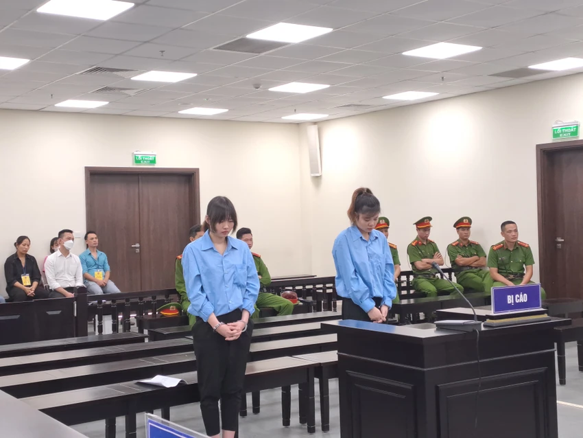 Hai bị cáo tại phiên tòa sáng nay. Ảnh: CTV Hai bị cáo tại phiên tòa sáng nay. Ảnh: CTV