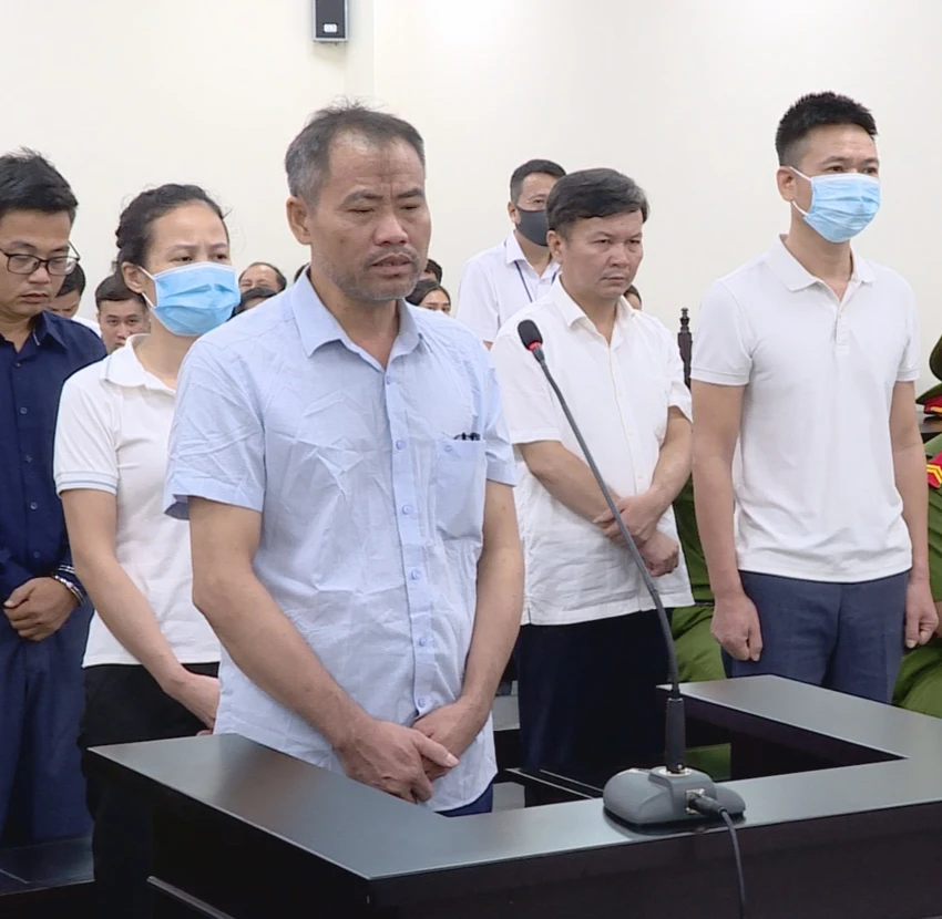 Bị cáo Bùi Văn Mận, Giám đốc Công ty Sinh thái xanh tại phiên tòa. Ảnh: CTV Bị cáo Bùi Văn Mận, Giám đốc Công ty Sinh thái xanh tại phiên tòa. Ảnh: CTV
