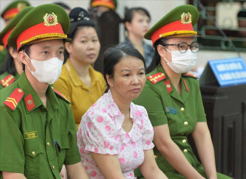 nữ sinh giao gà (2).jpg