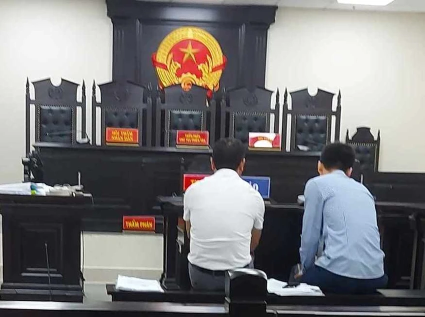 Cán bộ địa chính đền bù.jpg