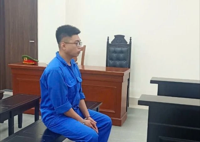 Ép giả gái.jpg