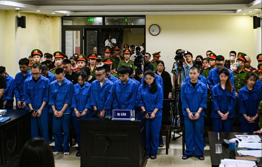 cô gái dừng đèn đỏ.jpg
