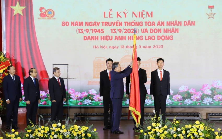 Tổng bí thư tô lâm anh hùng lao động.jpg