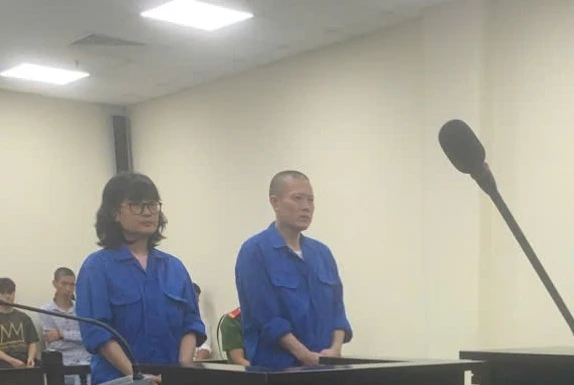 cặp đôi lừa tiền tỉ.jpg