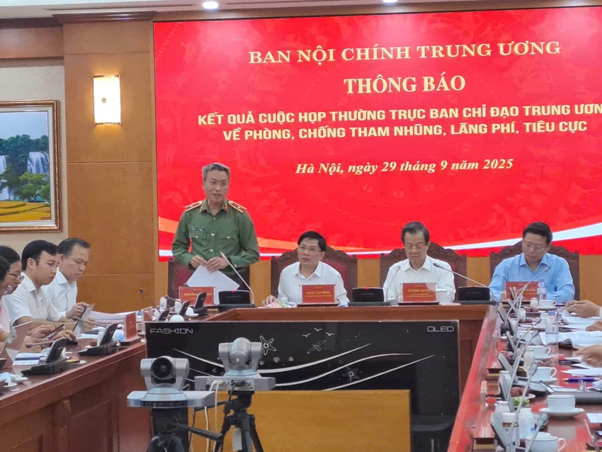 Nguyễn Quang Toản sữa HIUP giả.jpg