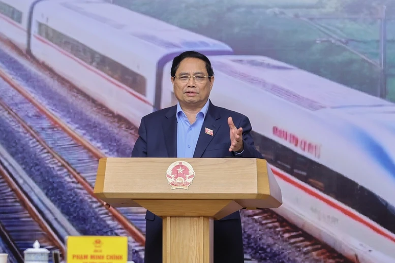 Thủ tướng Phạm Minh Chính đường sắt Lào Cai-Hà Nội-Hải Phòng.jpg