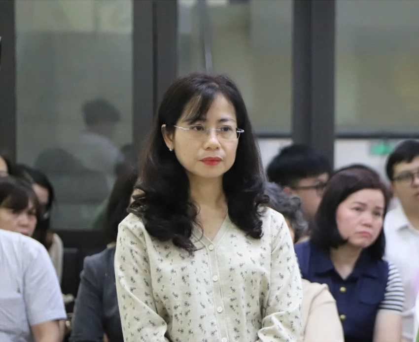 Bị cáo Phạm Thị Minh Nguyệt tại phiên tòa. Ảnh: Hoàng Huy dạy thêm kế toán trưởng cựu hiệu trưởng.jpg