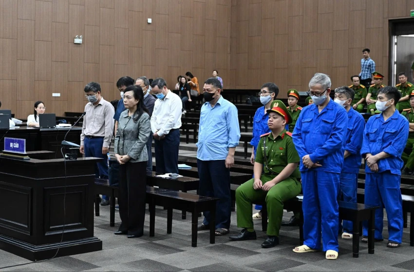 Các bị cáo tại phiên tòa. Ảnh: Hoàng Huy các bị cáo Nguyễn Thị Kim Tiến nhận hối lộ.jpg