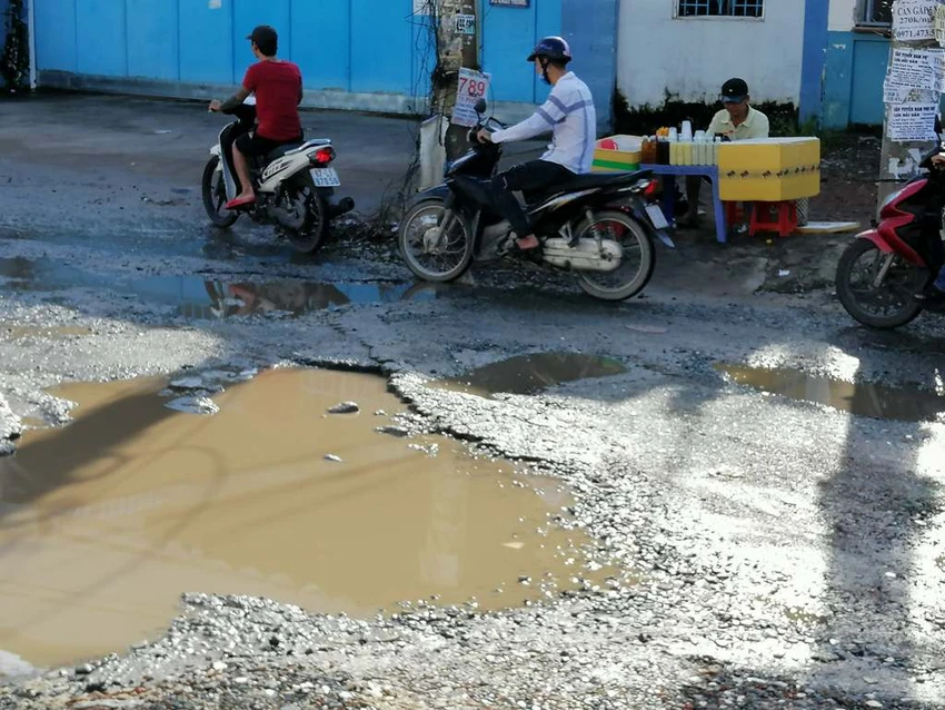Điểm mặt những con đường 'đau khổ' tại TP.HCM ảnh 3