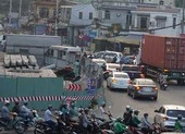Lý do lô cốt mọc đầy đường cuối năm