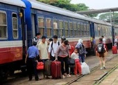 Tạm ngưng một số chuyến tàu vào TP.HCM và ngược lại