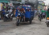 Sửa gấp 'con đường đau khổ' cho dân Bình Chánh