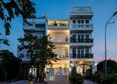 Ngôi nhà phố toàn màu trắng nổi bật ở Sài Gòn